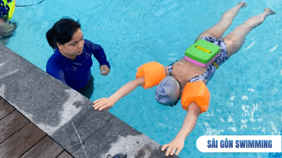 Hình ảnh lớp học bơi kèm riêng 1 kèm 1 ở Quận 5
